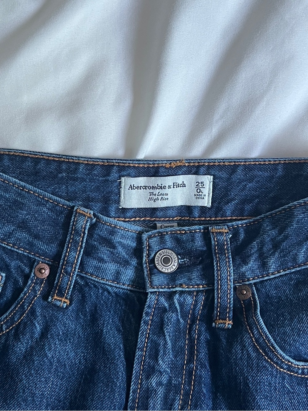 Loose High Rise Jeans